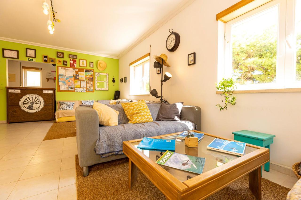Ostello Pineapple Surf House Atouguia Da Baleia Esterno foto
