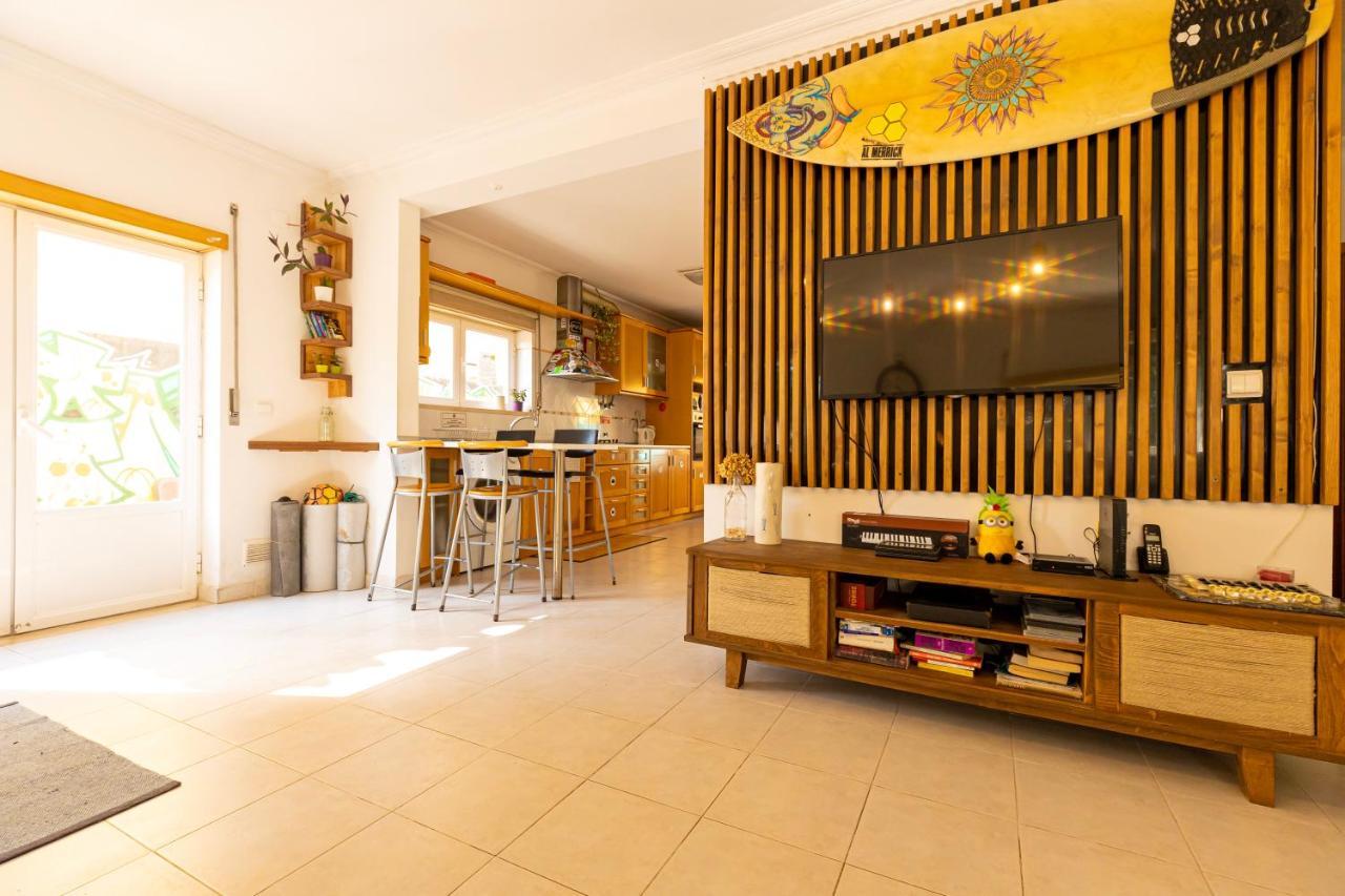 Ostello Pineapple Surf House Atouguia Da Baleia Esterno foto