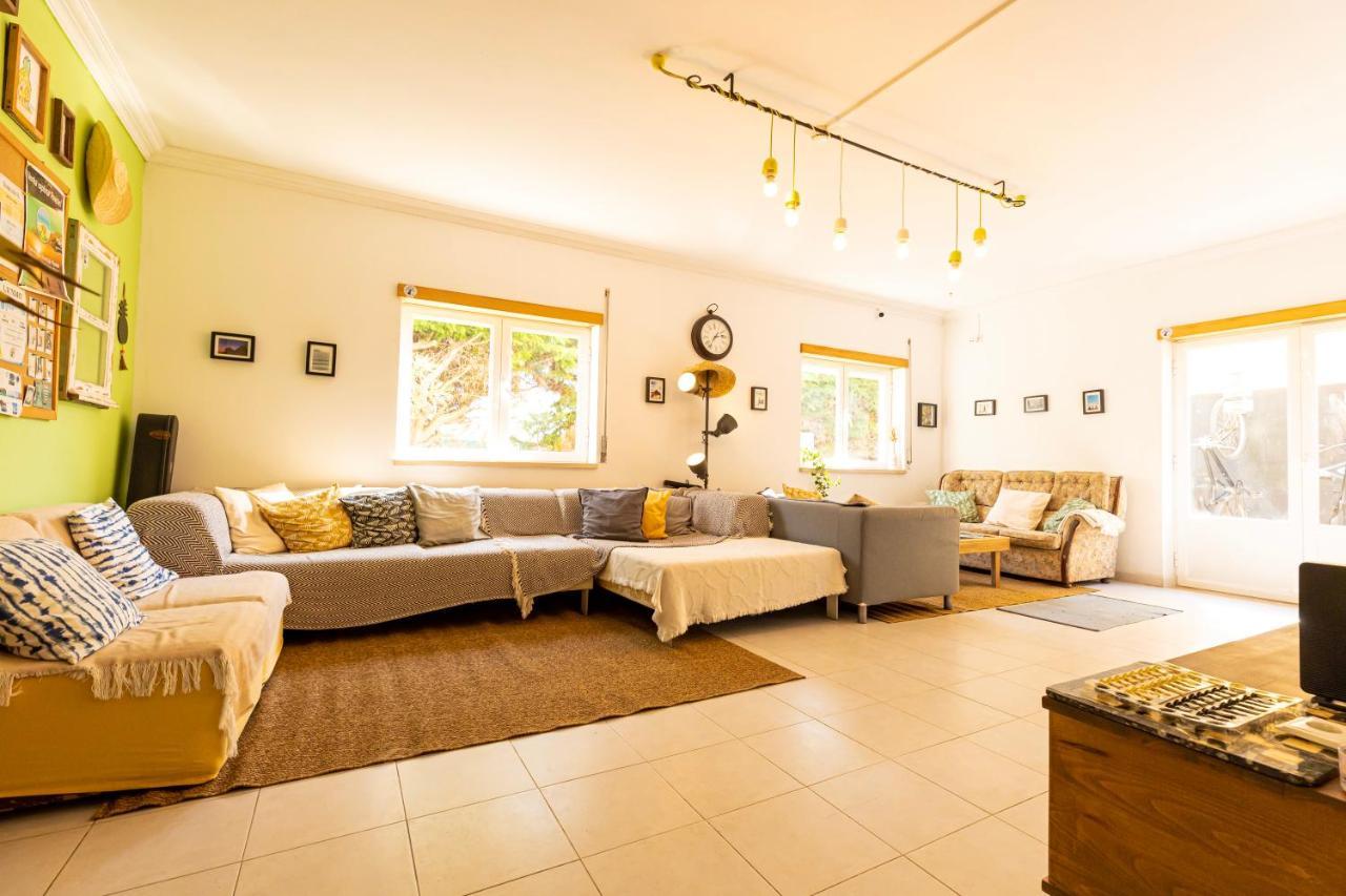Ostello Pineapple Surf House Atouguia Da Baleia Esterno foto