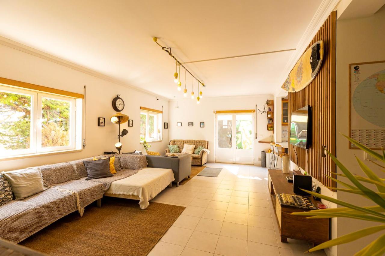 Ostello Pineapple Surf House Atouguia Da Baleia Esterno foto