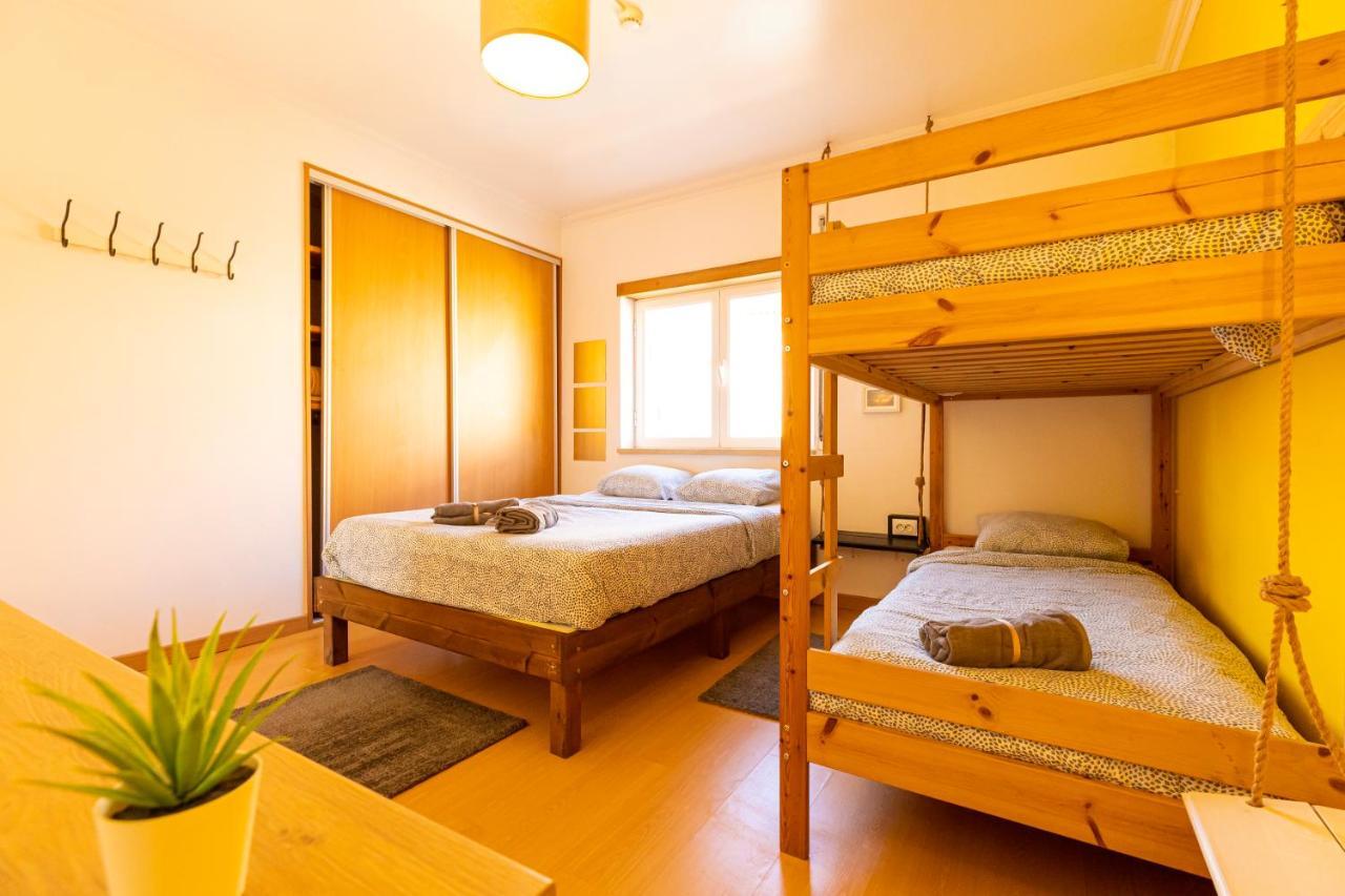 Ostello Pineapple Surf House Atouguia Da Baleia Esterno foto