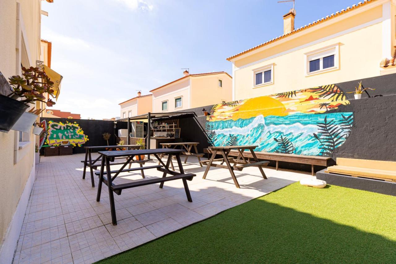 Ostello Pineapple Surf House Atouguia Da Baleia Esterno foto