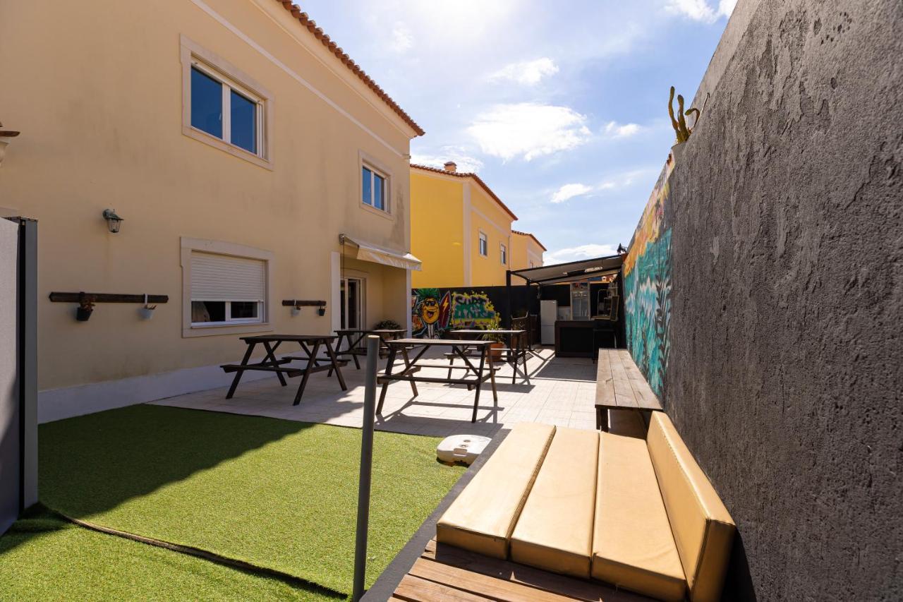 Ostello Pineapple Surf House Atouguia Da Baleia Esterno foto
