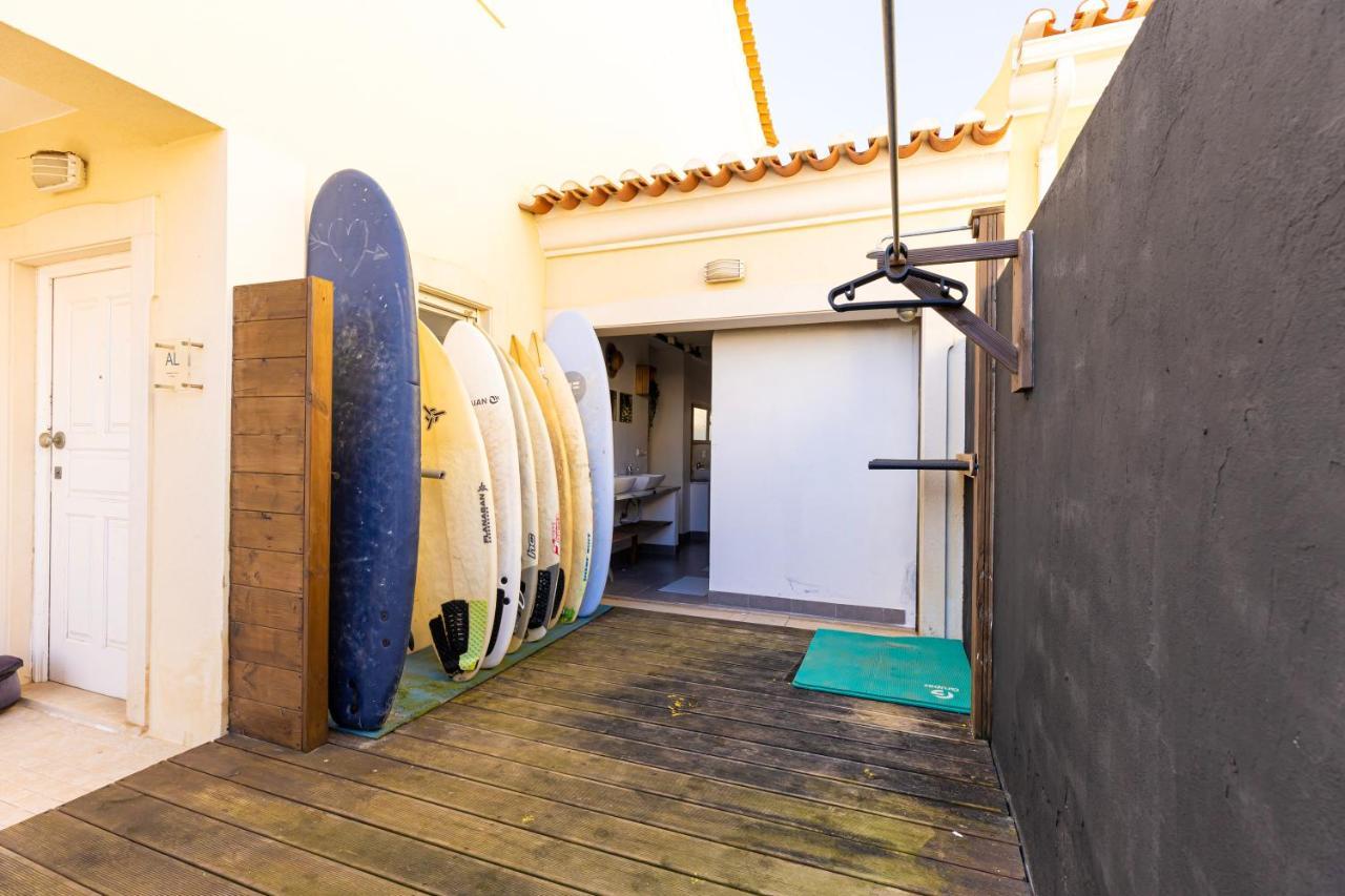 Ostello Pineapple Surf House Atouguia Da Baleia Esterno foto