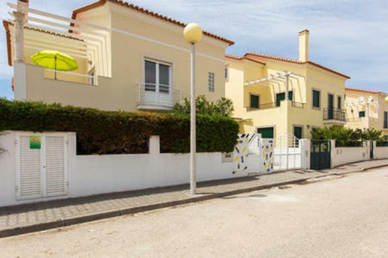 Ostello Pineapple Surf House Atouguia Da Baleia Esterno foto