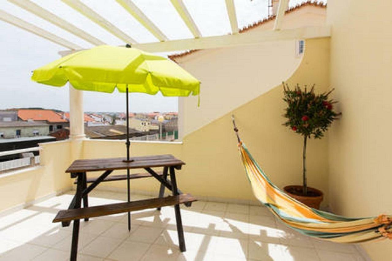 Ostello Pineapple Surf House Atouguia Da Baleia Esterno foto
