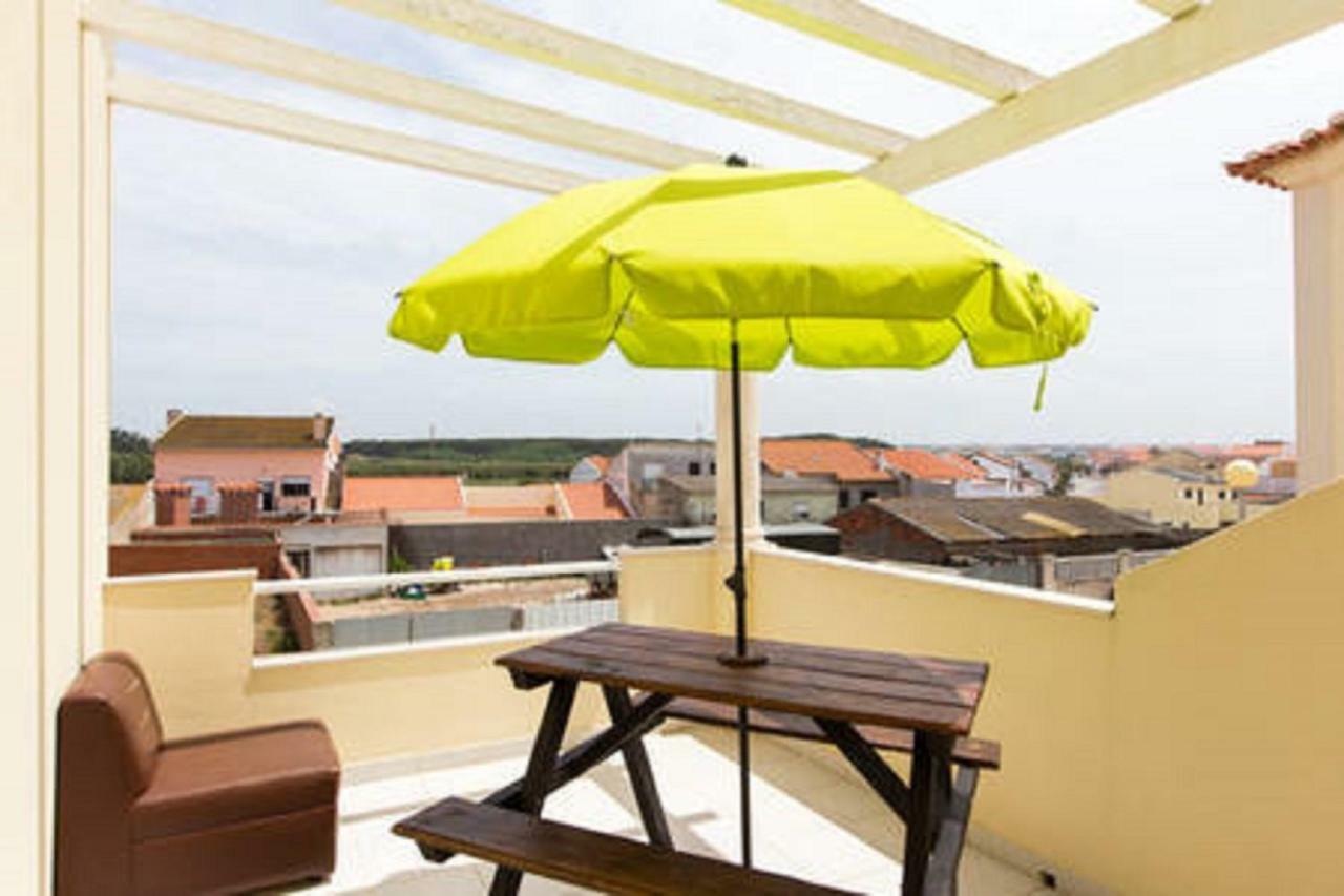 Ostello Pineapple Surf House Atouguia Da Baleia Esterno foto
